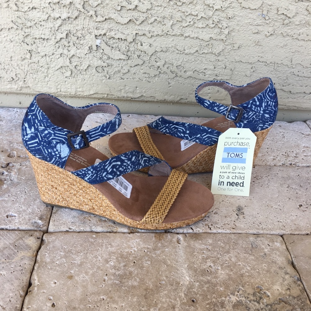 NWT! Toms Clarissa Blue Wedge Sandal Shoes